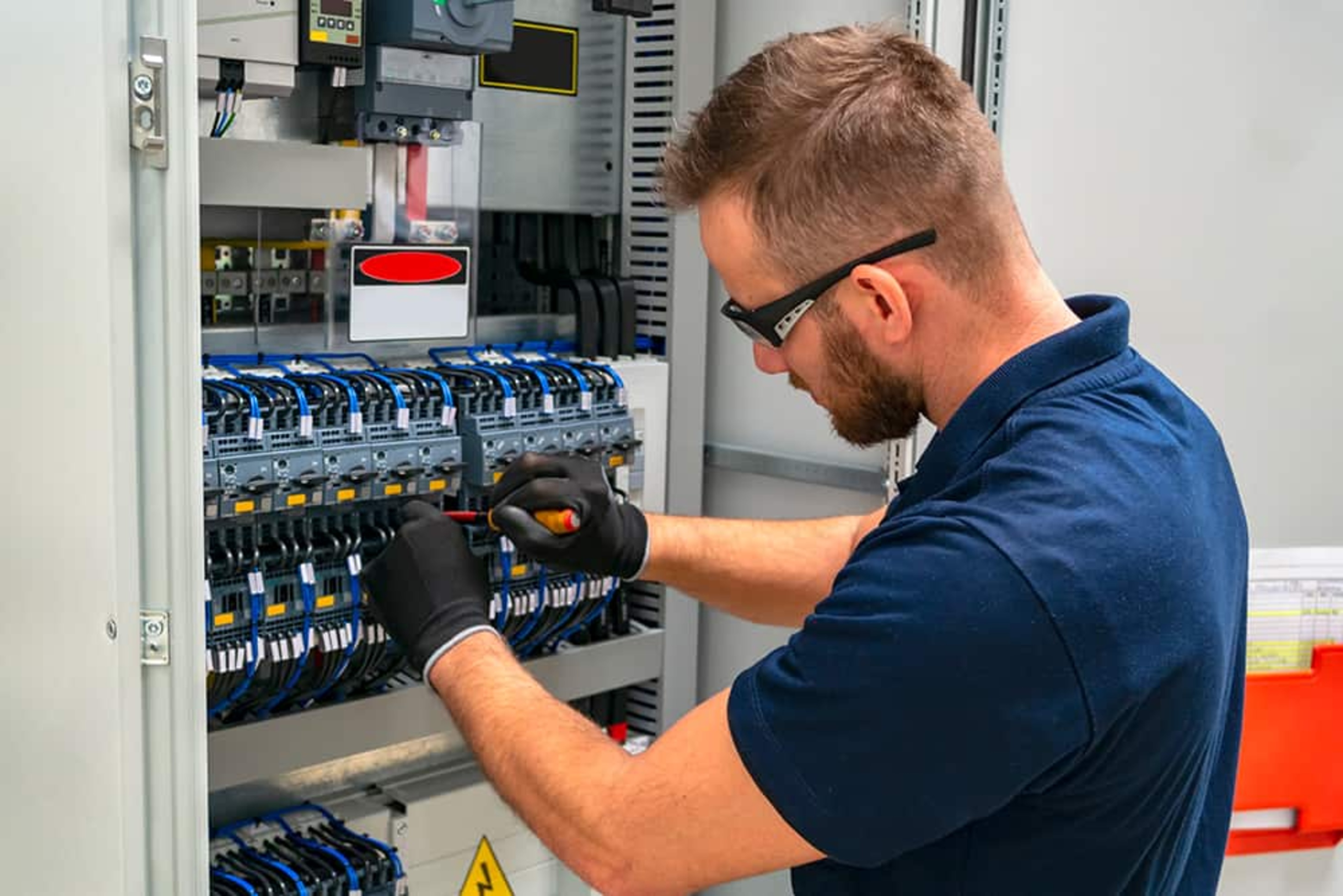Elektroniker für Energie- und Gebäudetechnik (m/w/d) bei MainSonnenStrom GmbH & Co. KG in Esselbach