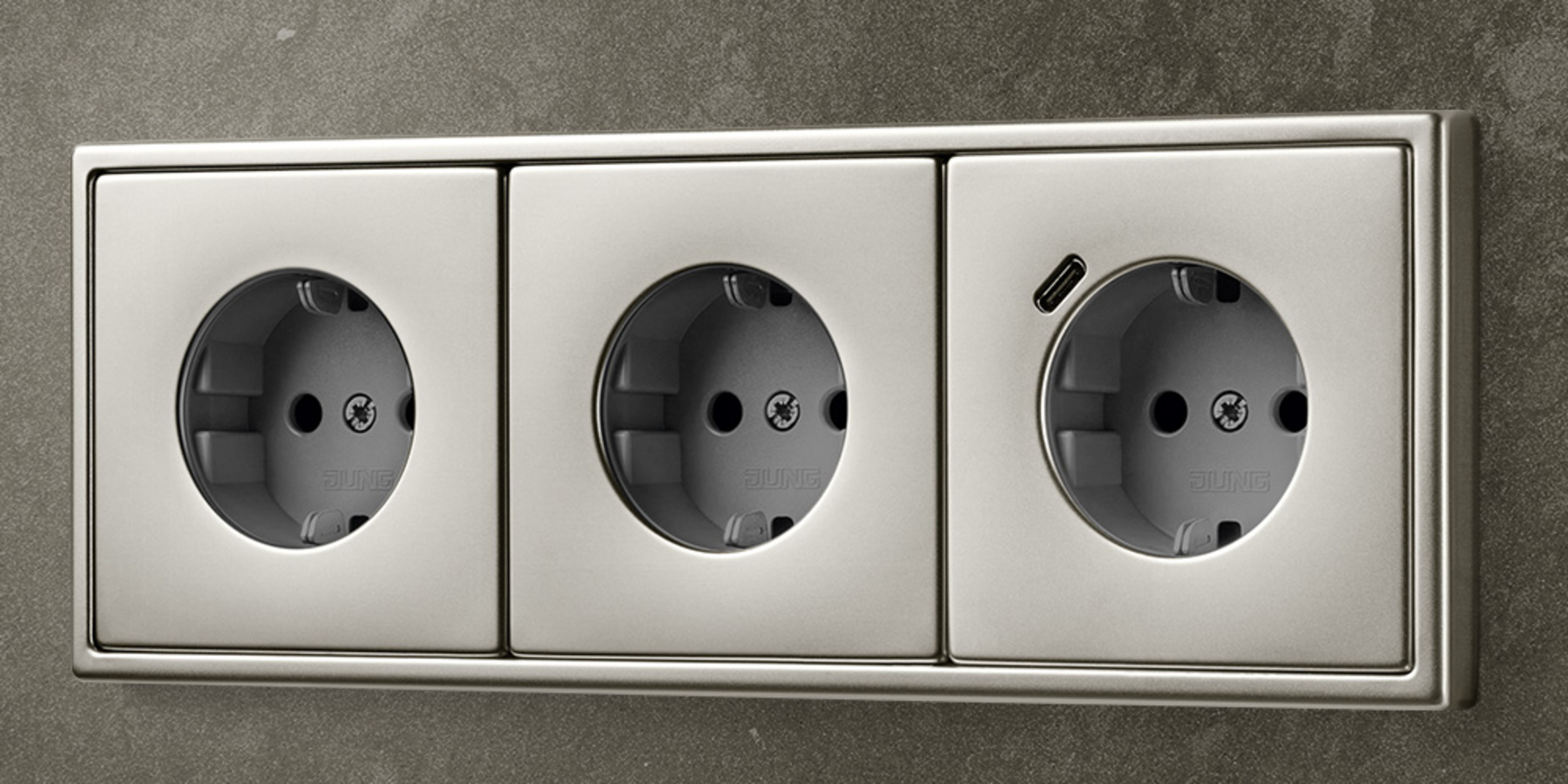 SCHUKO® Steckdosen mit USB bei MainSonnenStrom GmbH & Co. KG in Esselbach