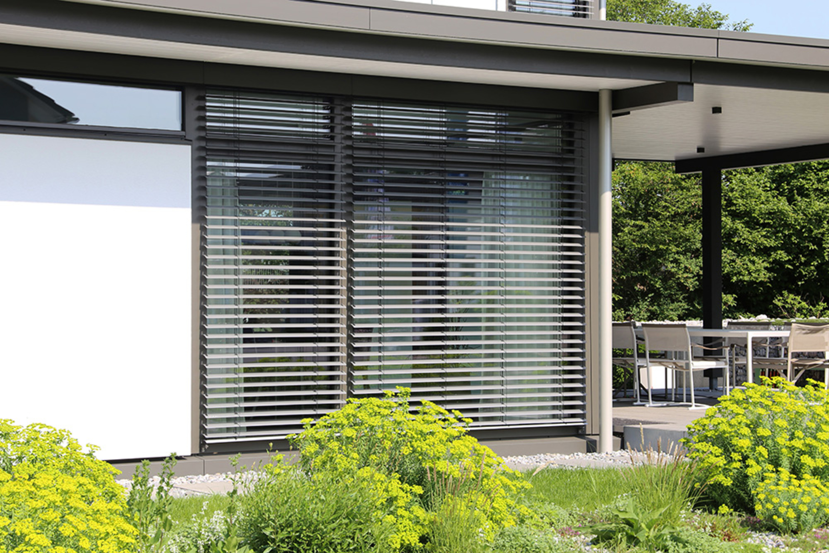 Rollladen&shy;steuerung bei MainSonnenStrom GmbH & Co. KG in Esselbach