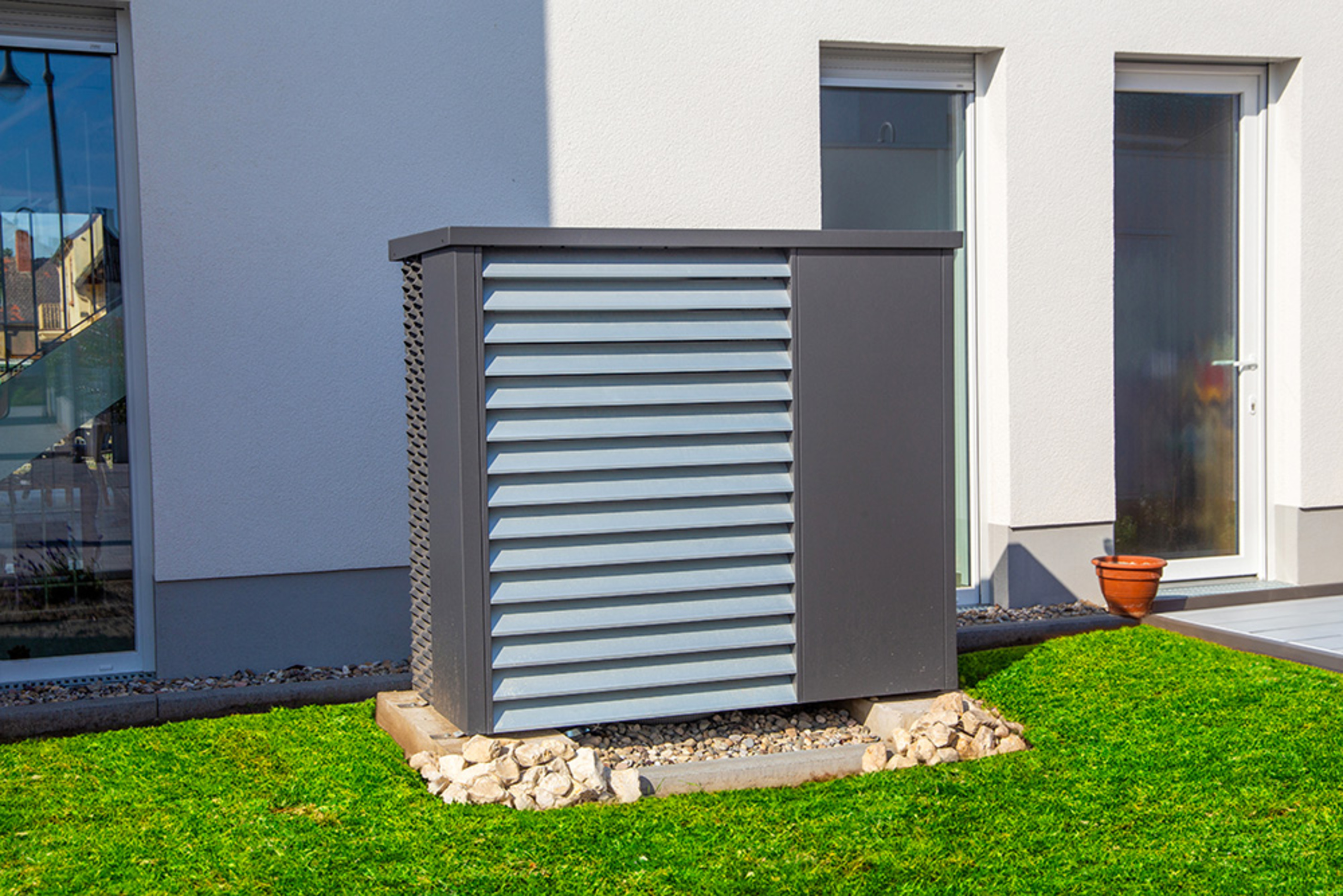 Wärme&shy;pumpen bei MainSonnenStrom GmbH & Co. KG in Esselbach